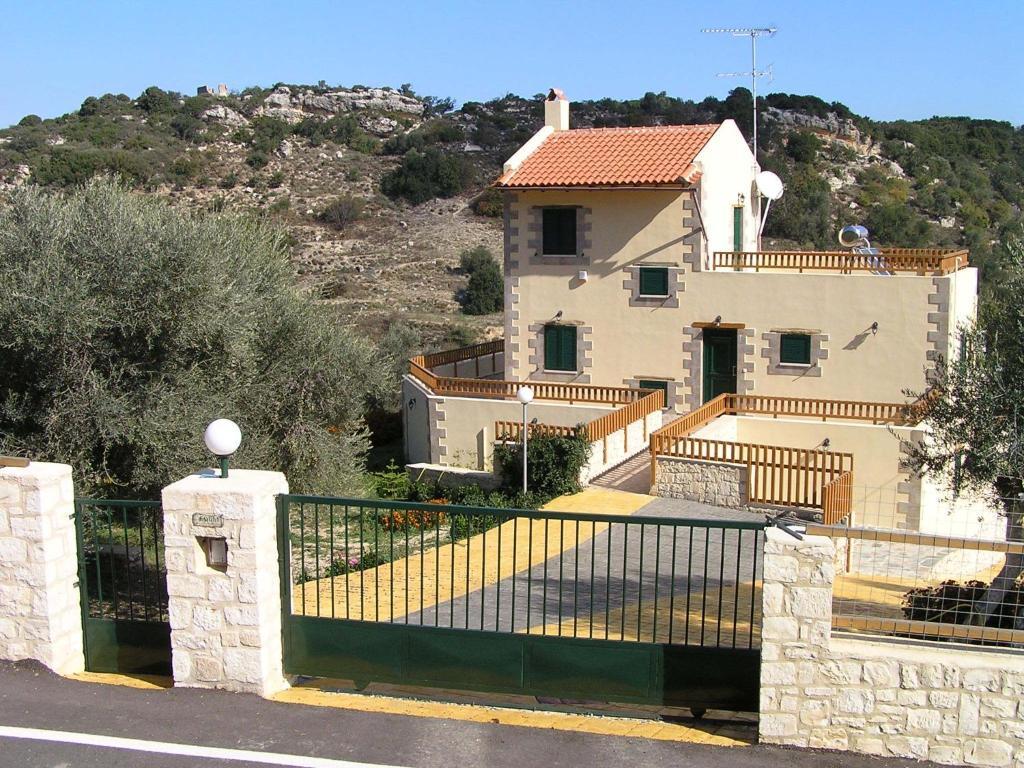 Stratos Villas Kaloniktis Стая снимка